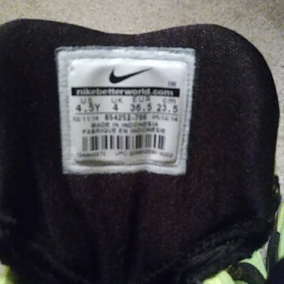 Sneakers - Picture 7 of 7